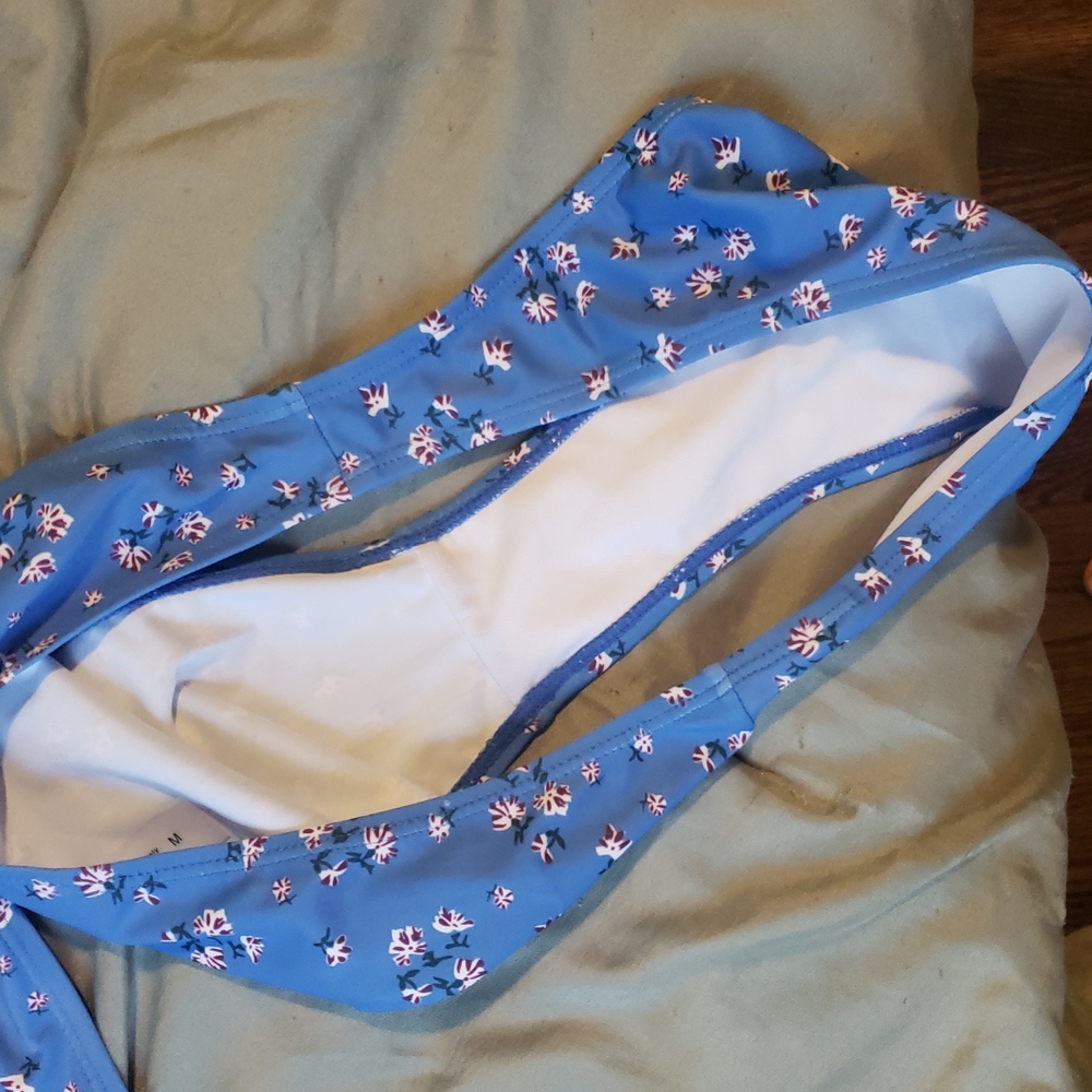 Blue floral 3 piece bikini - Picture 3 of 7